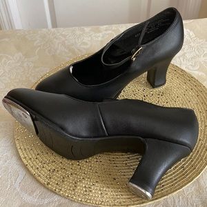 Capezio Black “Manhattan Extreme” Tap Shoe with 2.5” Heel- NWOT in Size 7